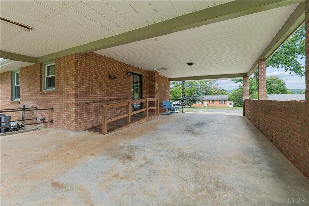1111 Roundtree DR - Photo 34