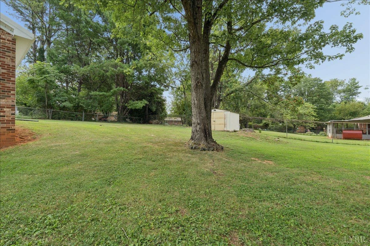 1111 Roundtree DR - Photo 36