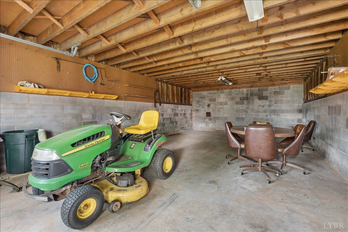 1111 Roundtree DR - Photo 37