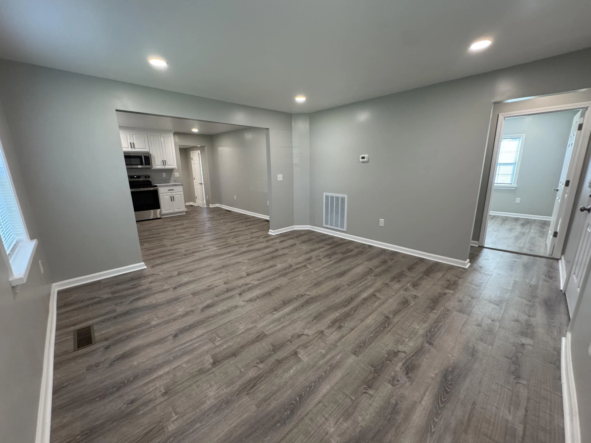 105 Law ST - Photo 2