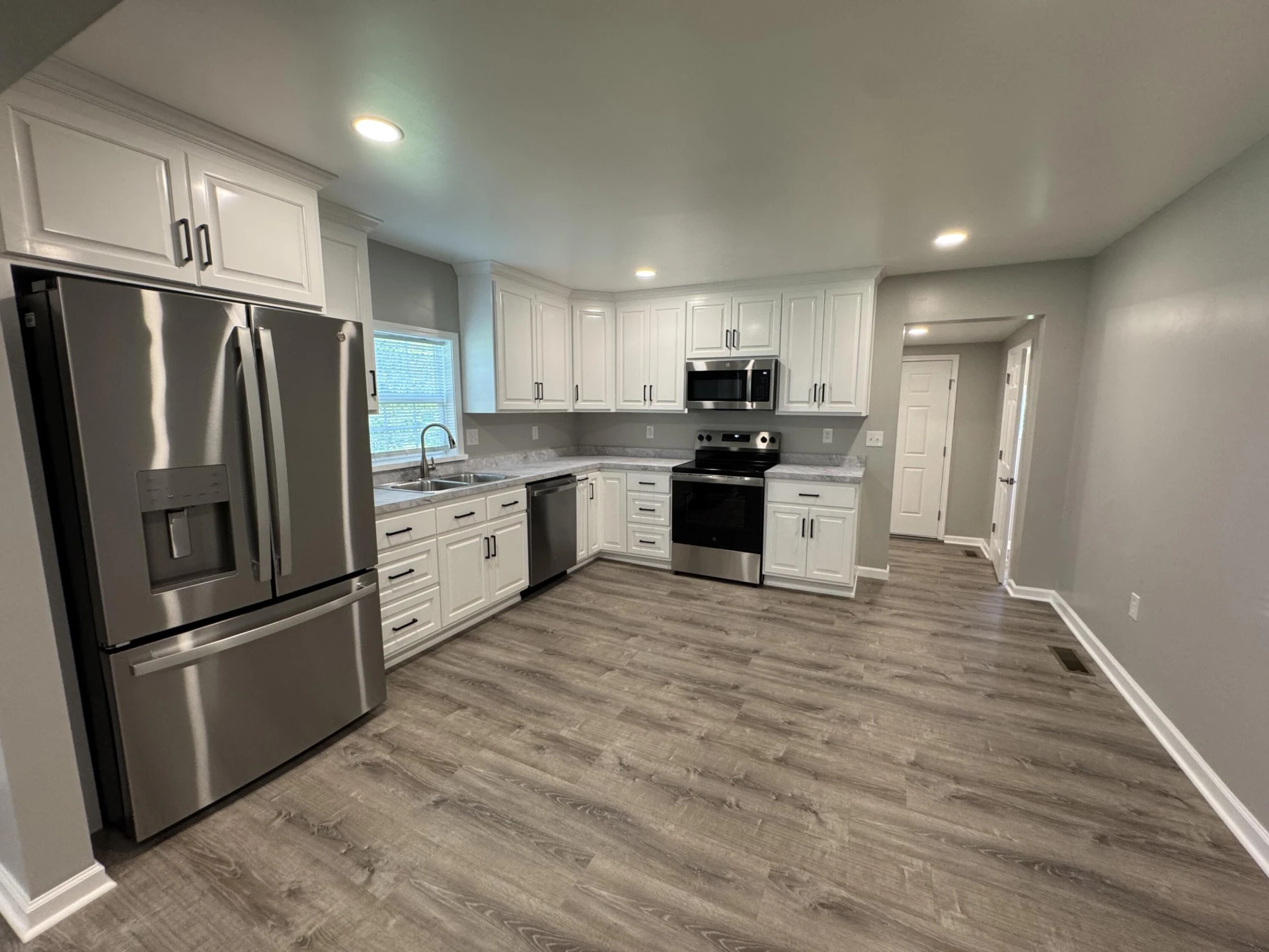 105 Law ST - Photo 4
