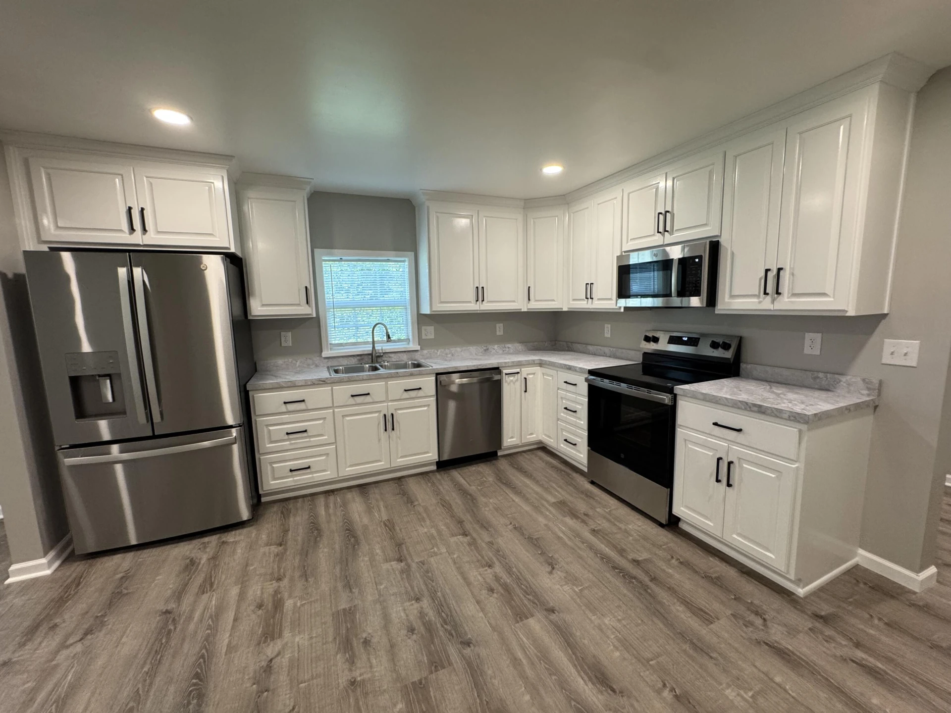 105 Law ST - Photo 5