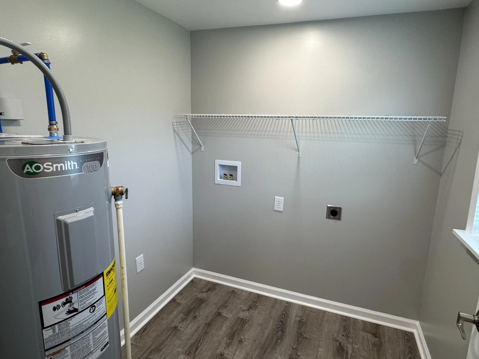 105 Law ST - Photo 16