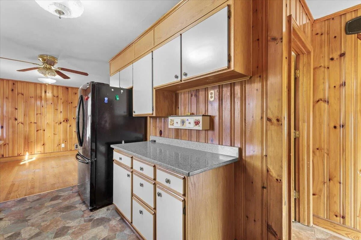 1102 Maiden LN - Photo 6