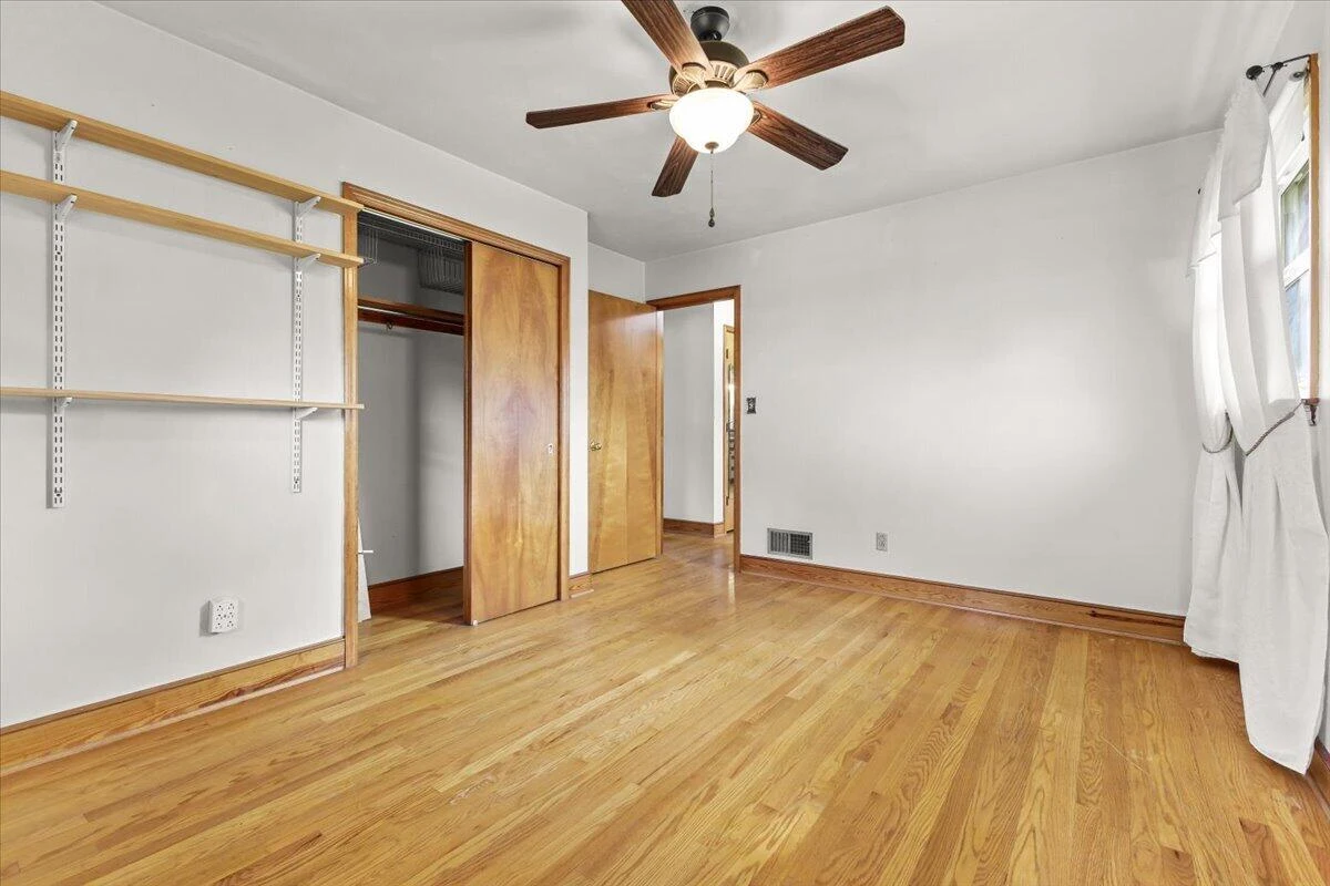 1102 Maiden LN - Photo 14