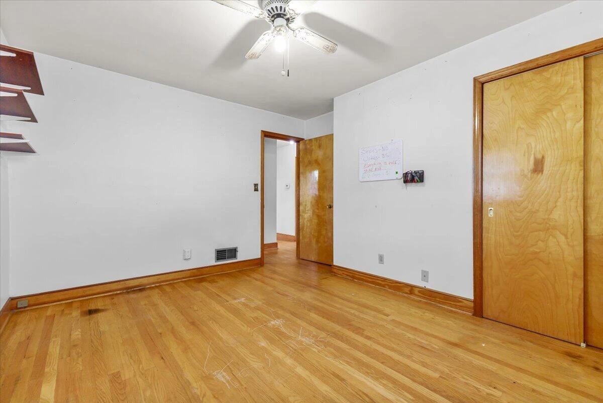 1102 Maiden LN - Photo 15