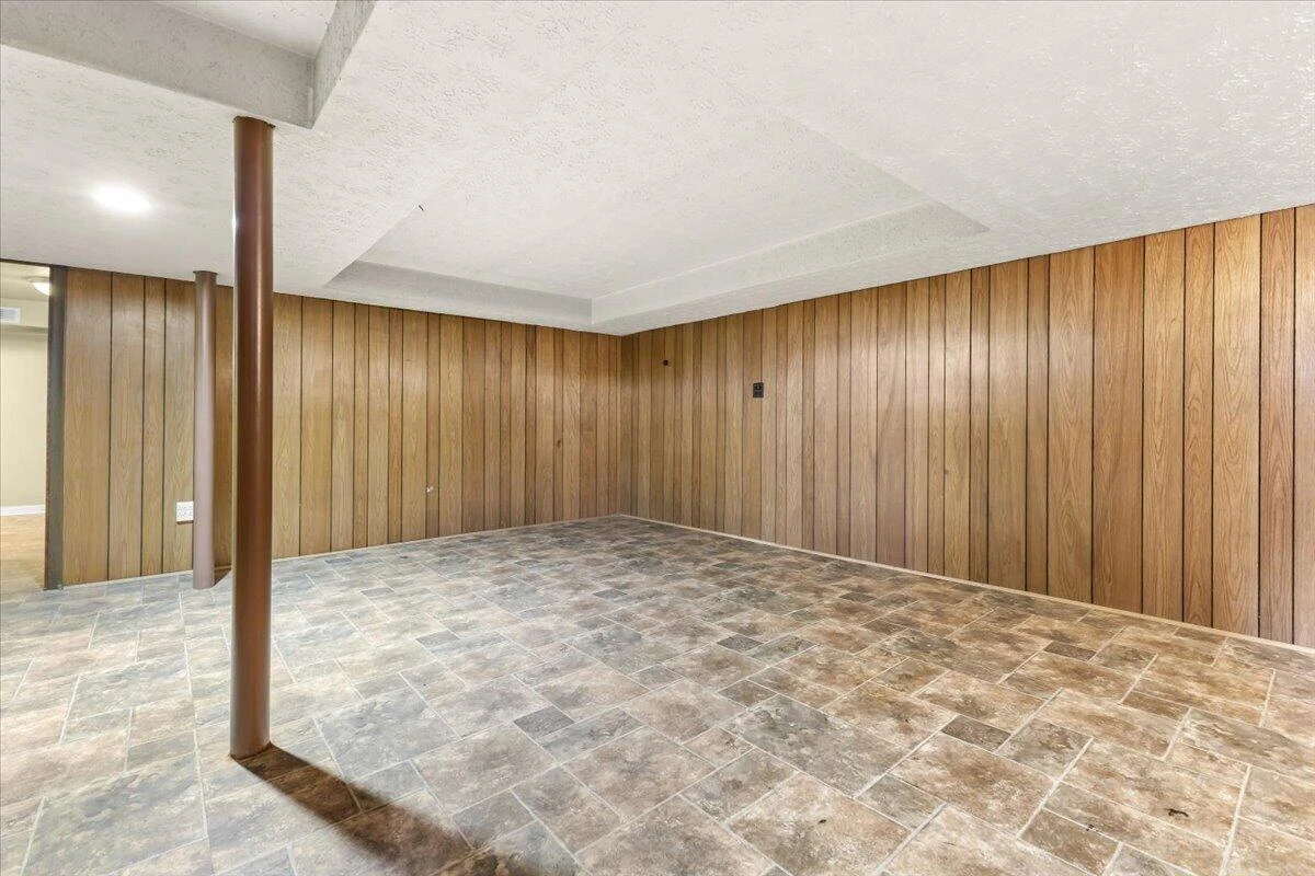 1102 Maiden LN - Photo 18