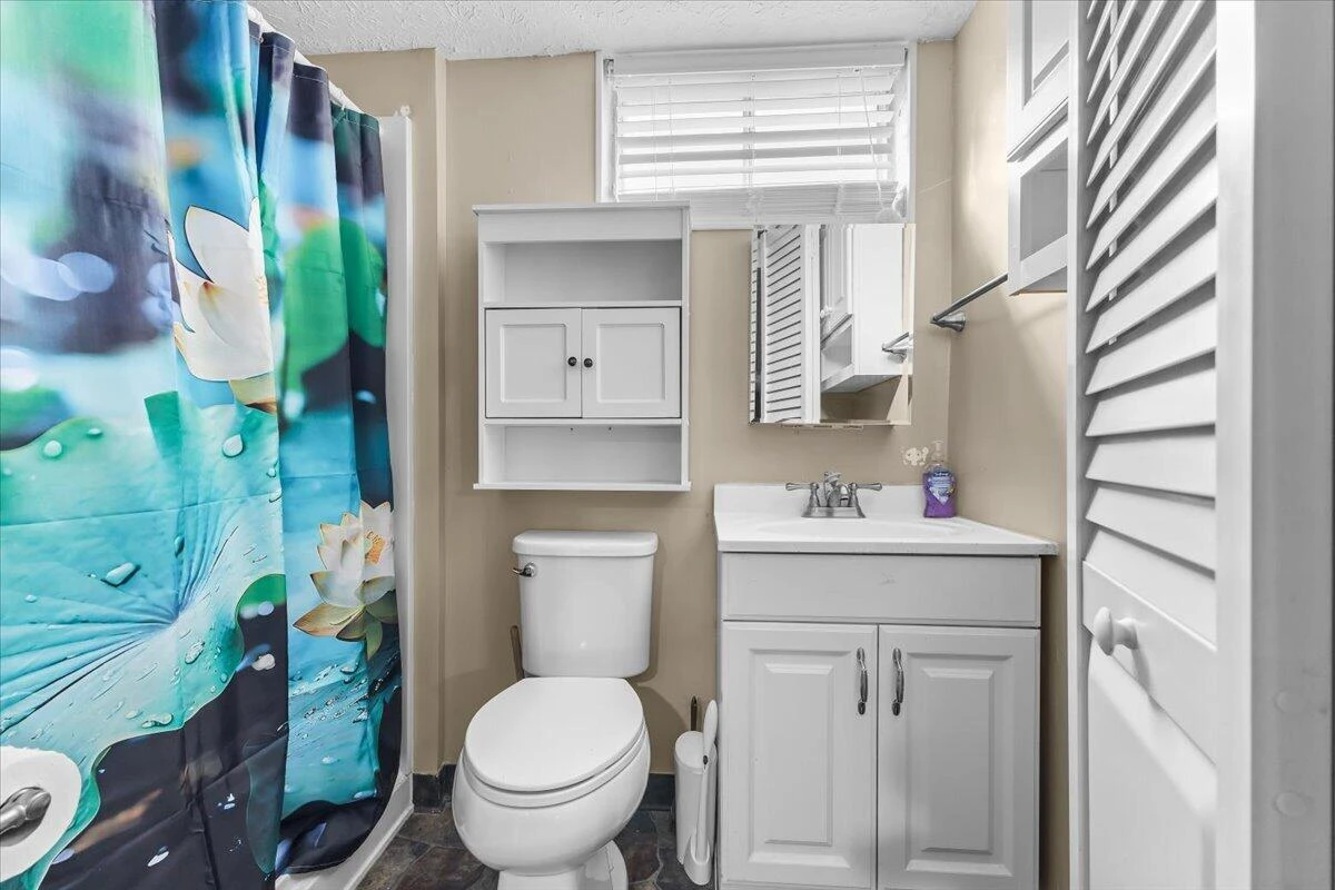 1102 Maiden LN - Photo 20