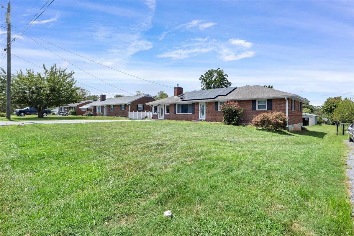 1102 Maiden LN - Photo 22