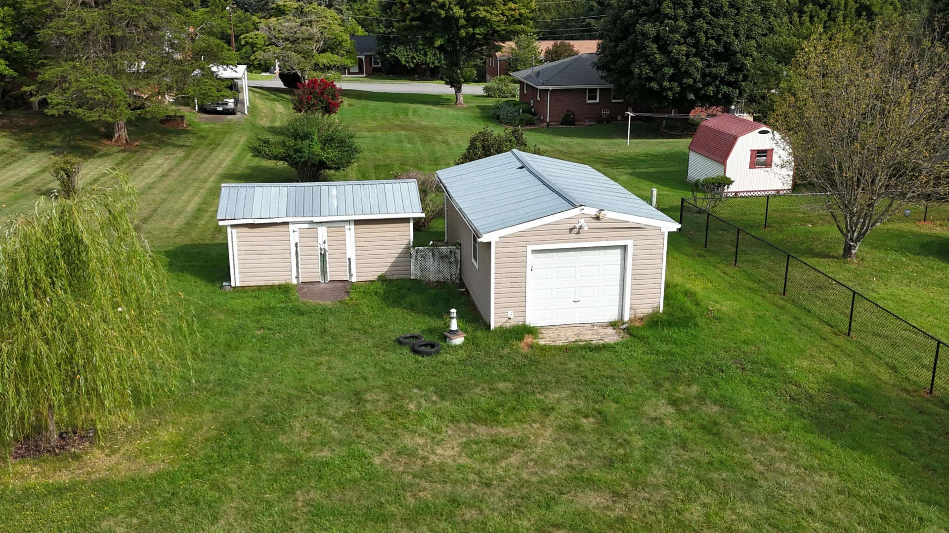 1102 Maiden LN - Photo 23