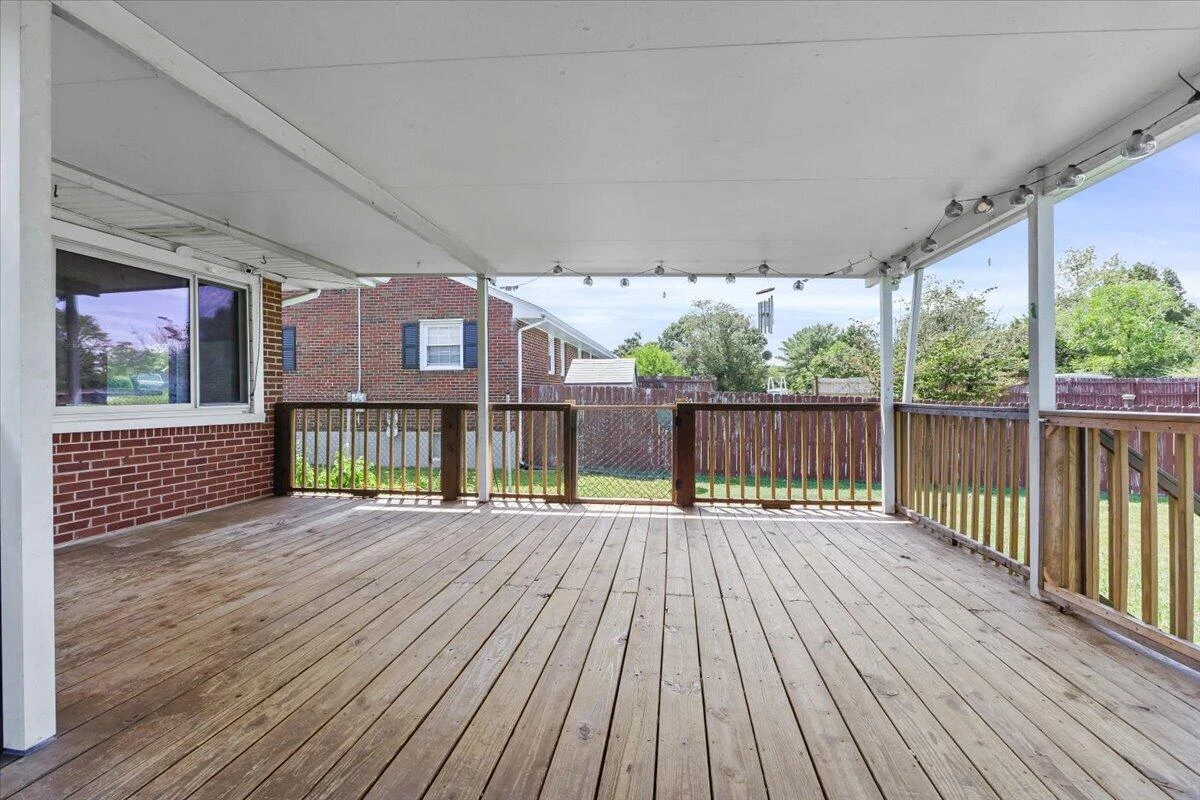 1102 Maiden LN - Photo 26