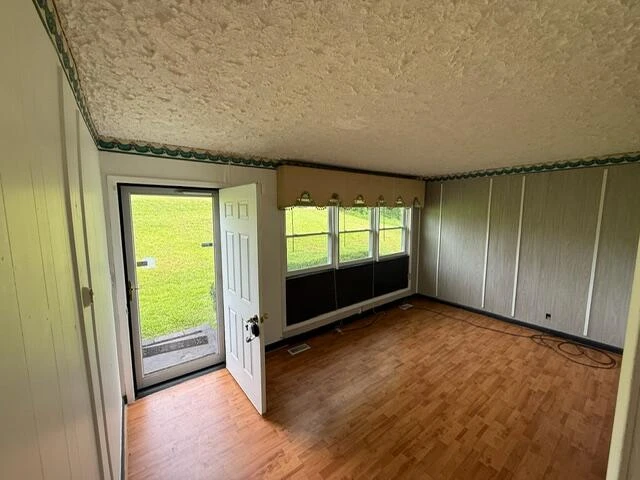 1093 Sunset DR - Photo 4