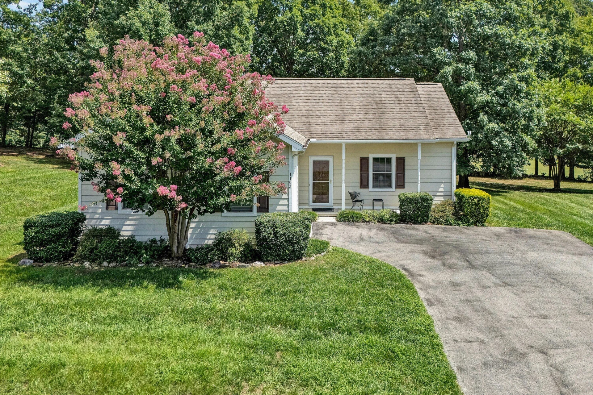 1103 Joffrey DR - Photo 8