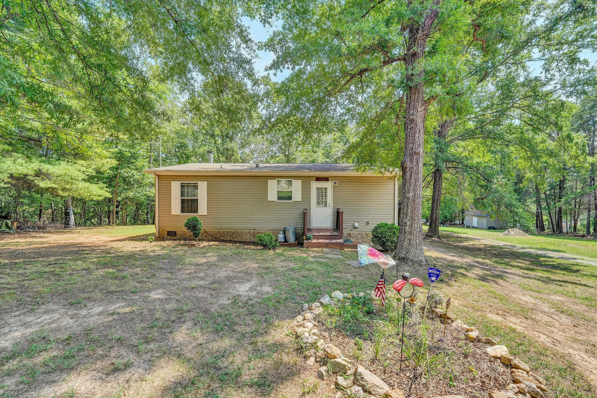 1140 Lauras LN - Photo 7