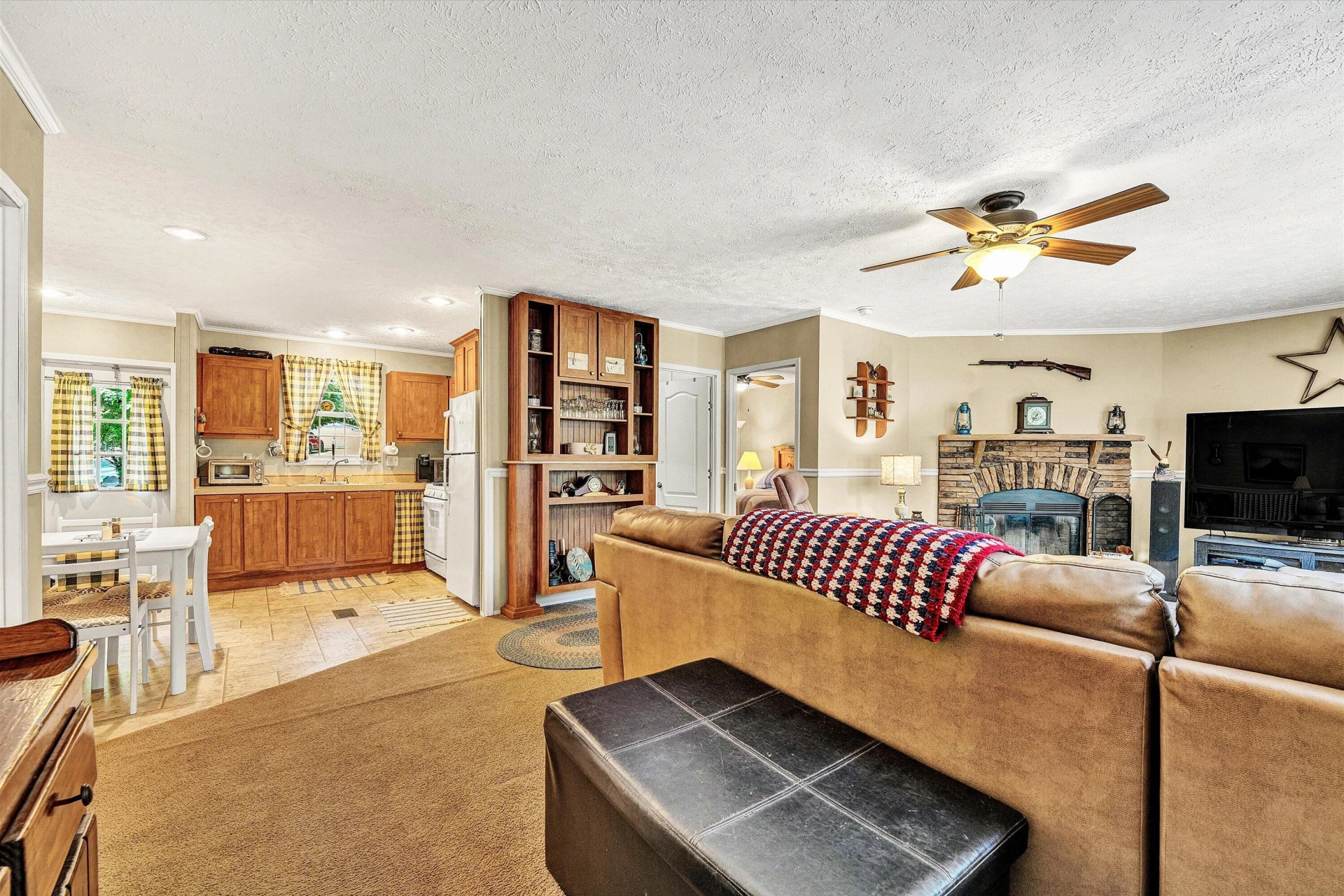 1140 Lauras LN - Photo 11