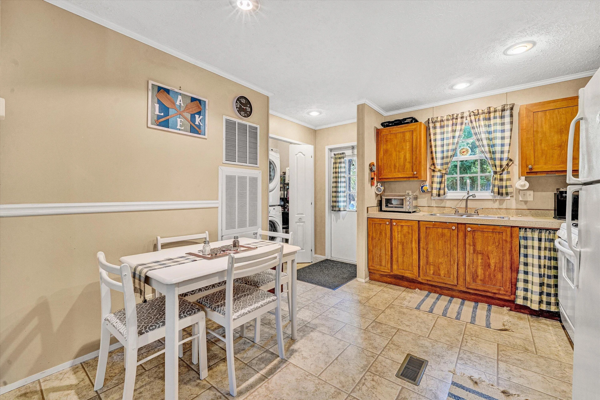1140 Lauras LN - Photo 13