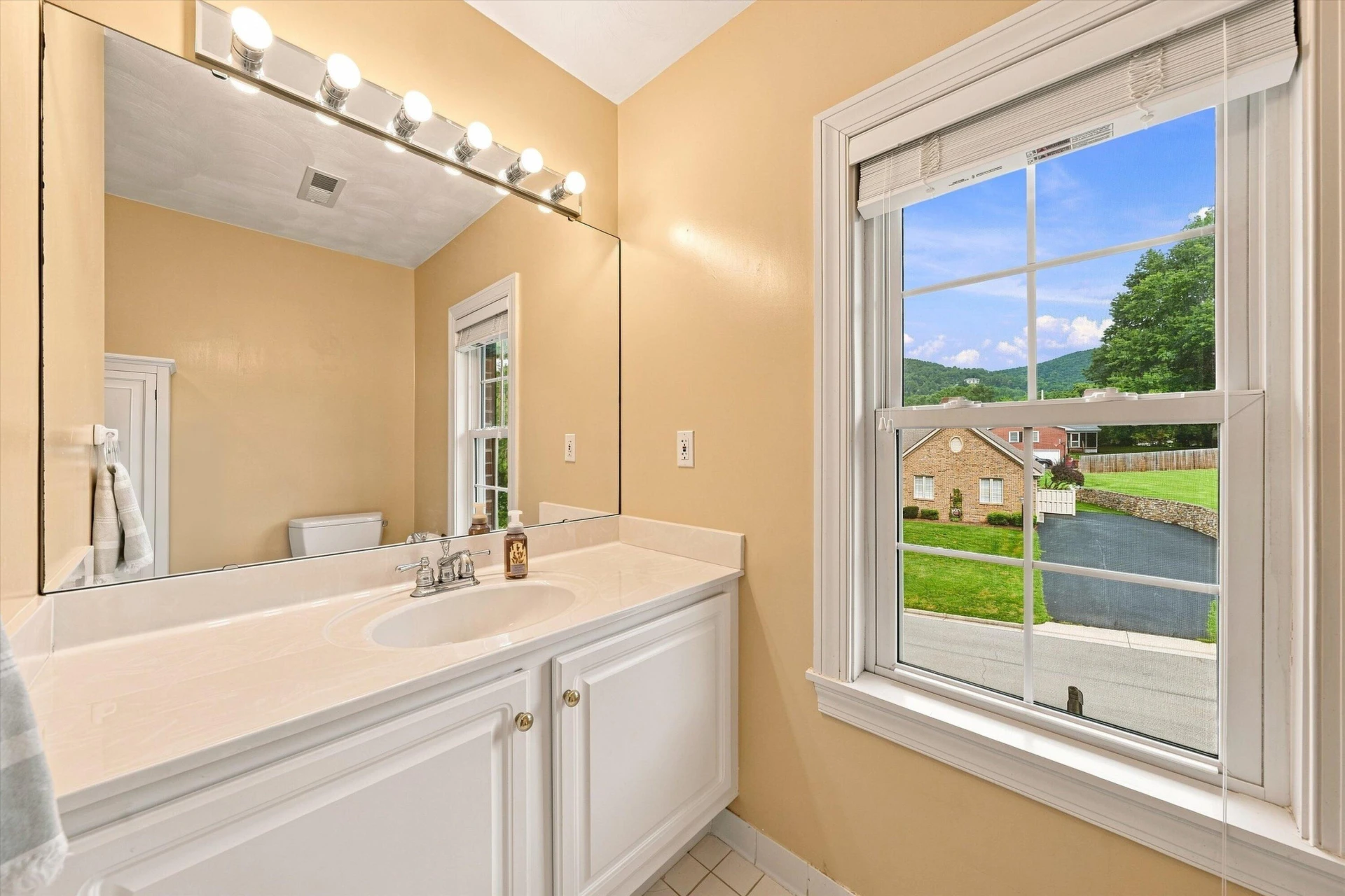6301 Roselawn Court DR - Photo 26