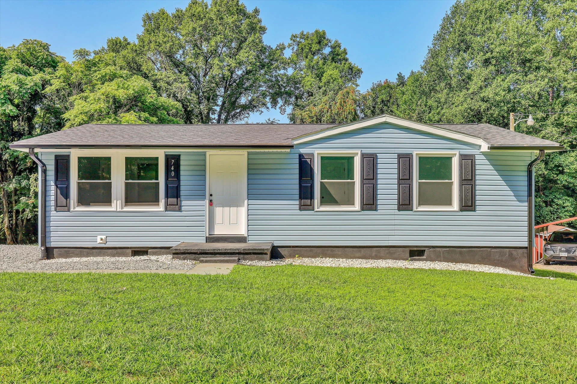740 Chestnut Knob RD
