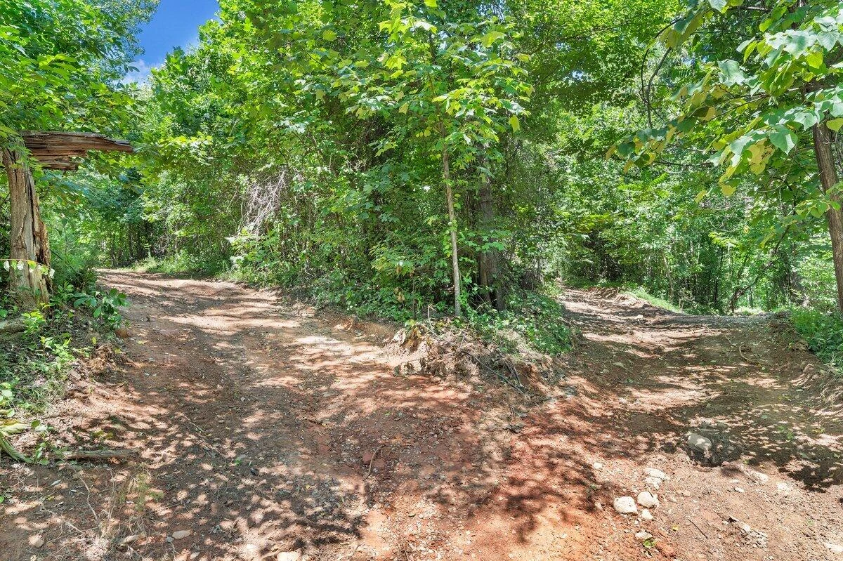 4077 Rocky Ford RD - Photo 16