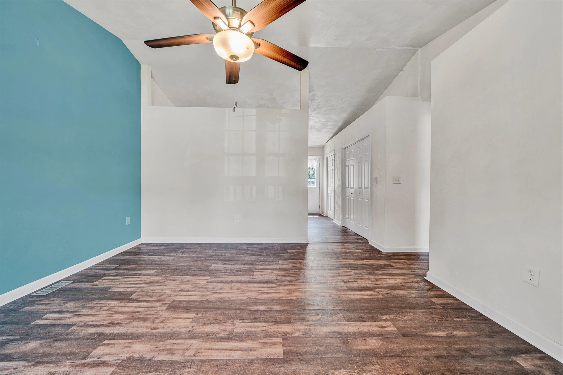 1701 Gordon AVE SE - Photo 2