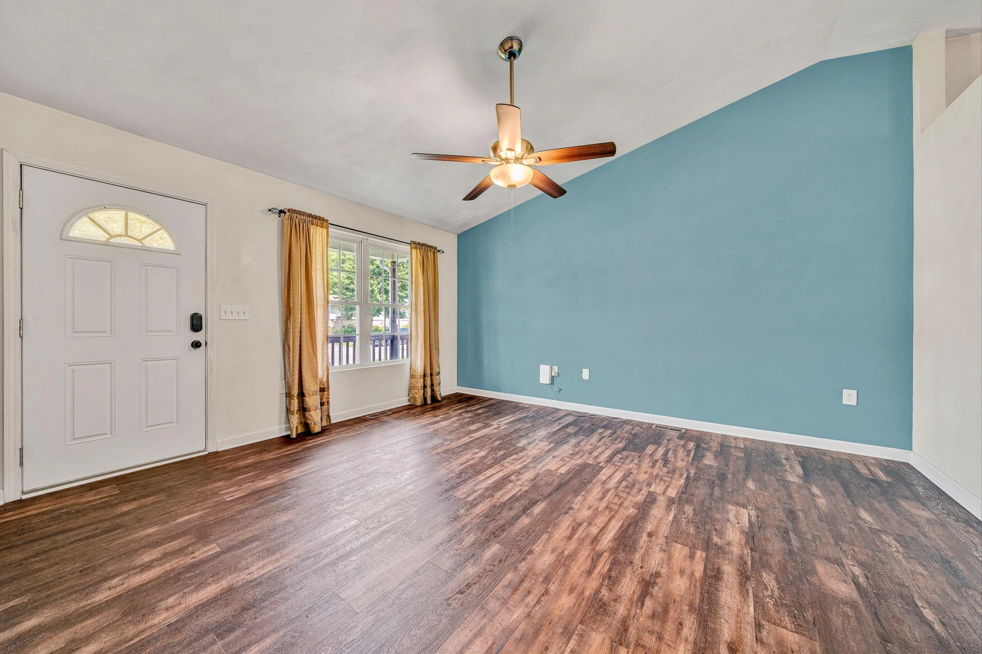 1701 Gordon AVE SE - Photo 4