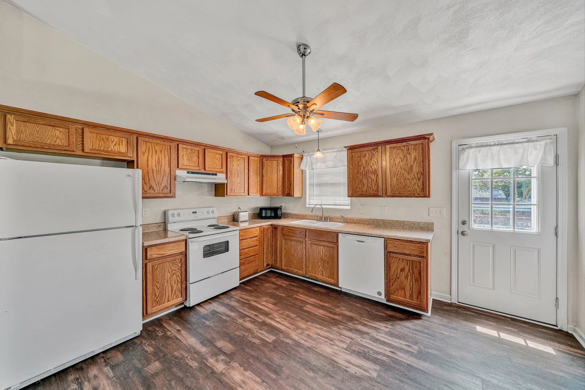1701 Gordon AVE SE - Photo 5