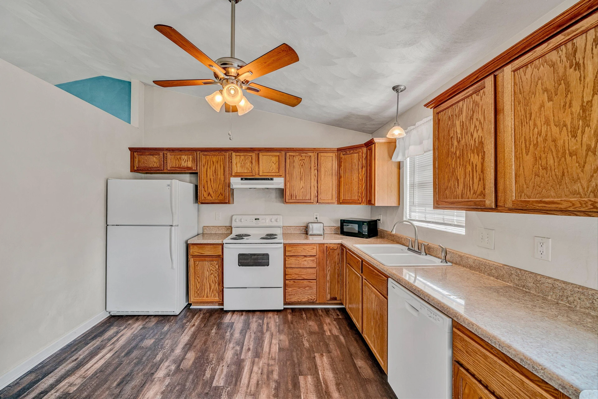 1701 Gordon AVE SE - Photo 6