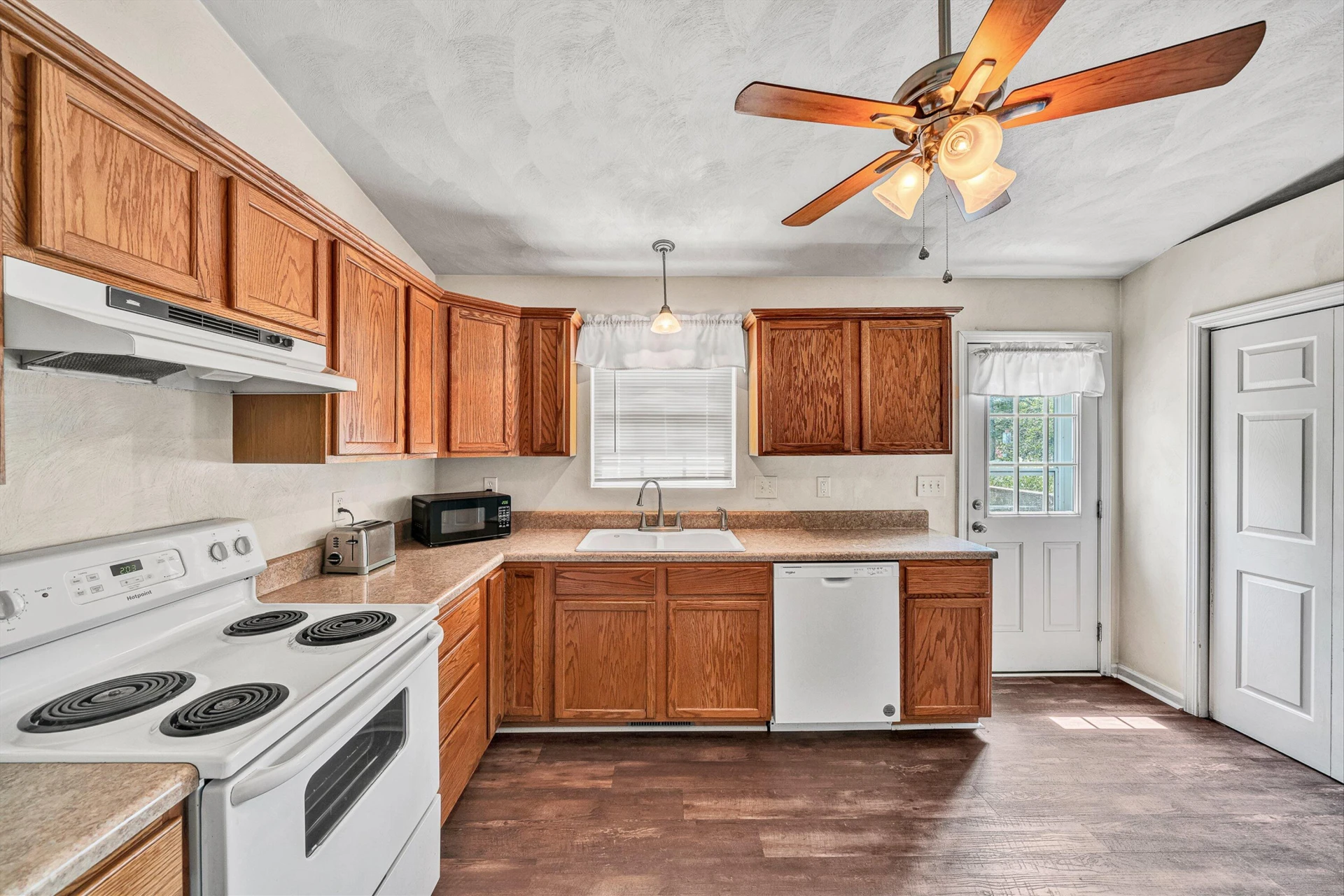 1701 Gordon AVE SE - Photo 7