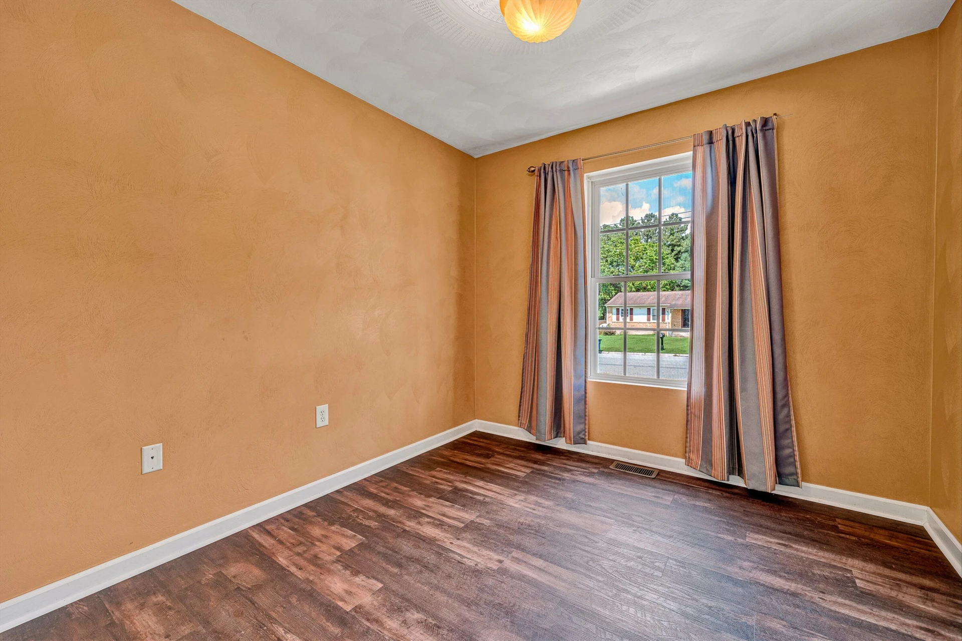 1701 Gordon AVE SE - Photo 9
