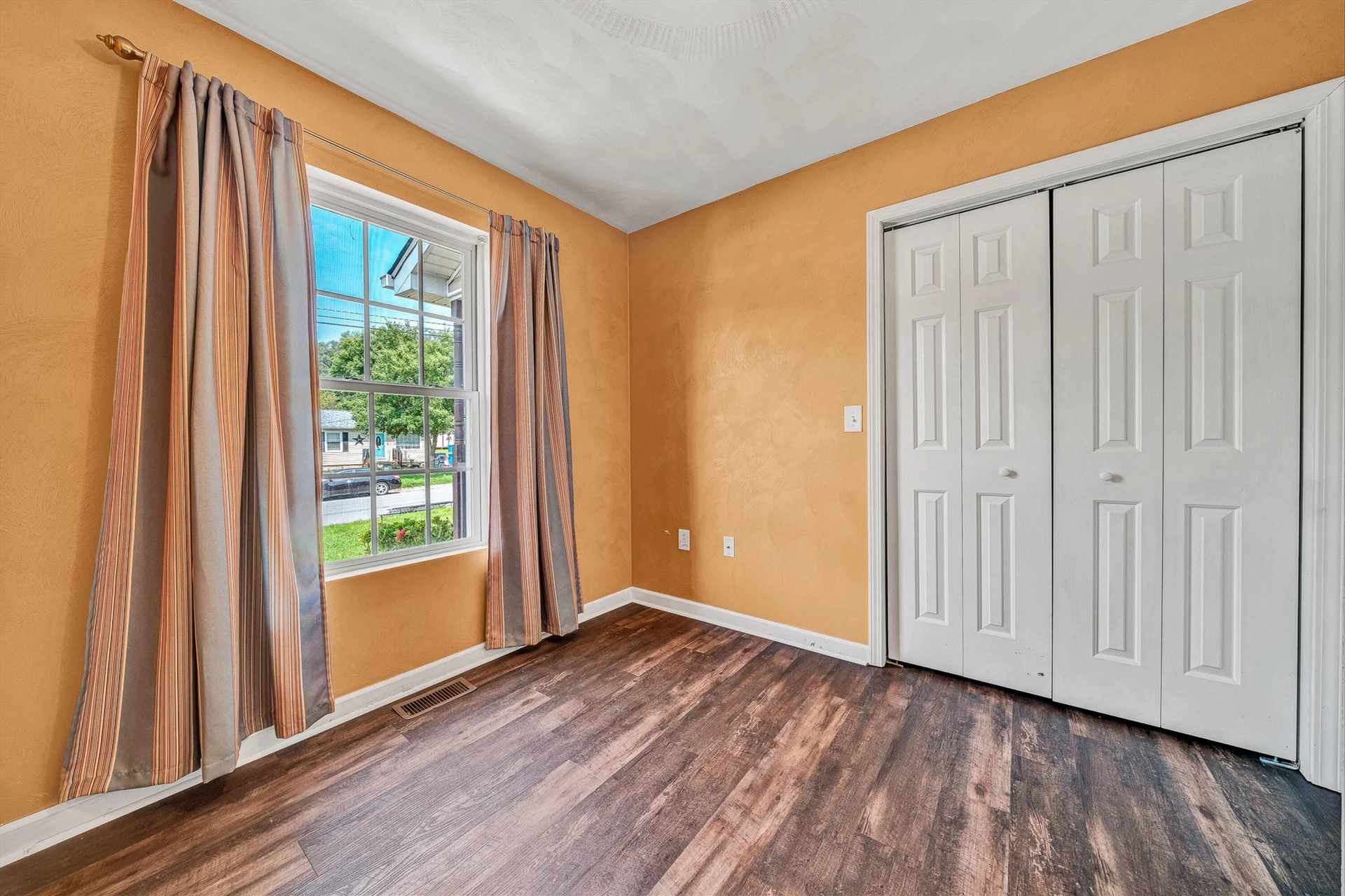 1701 Gordon AVE SE - Photo 10