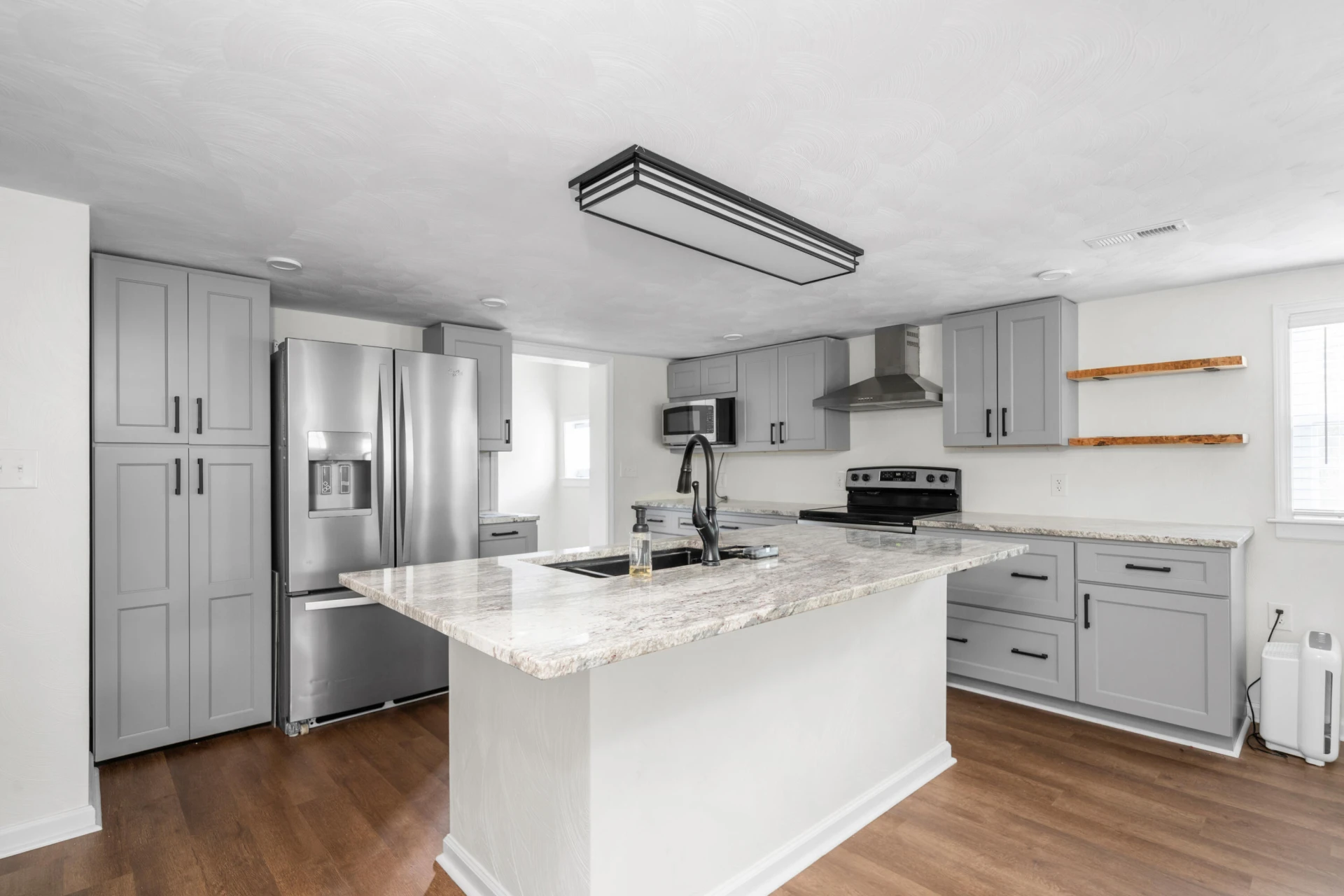 4398 Lee Hwy - Photo 2