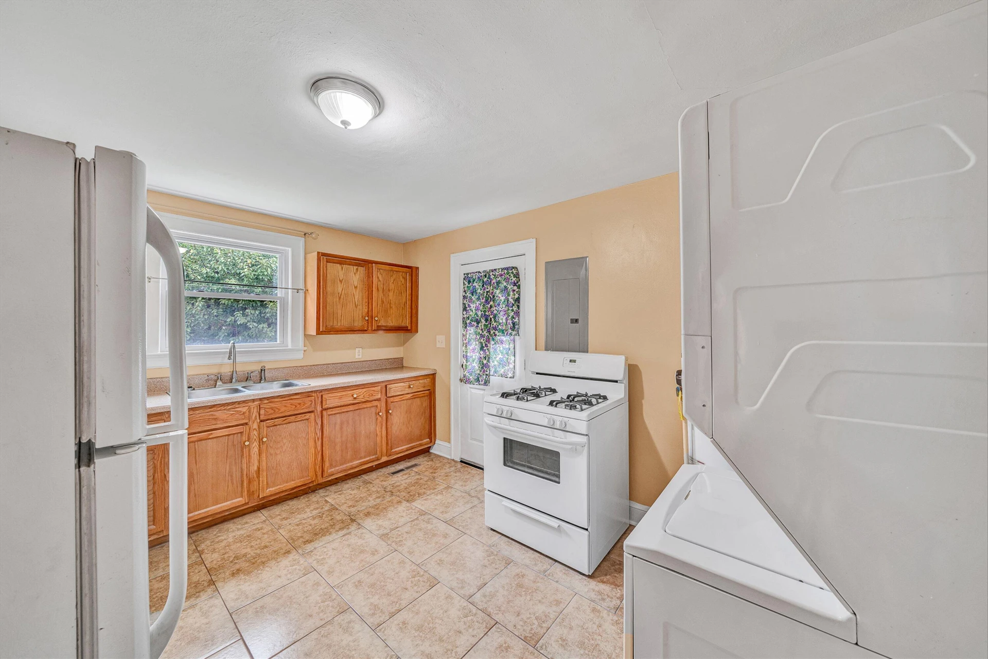 3903 Michigan AVE NW - Photo 7