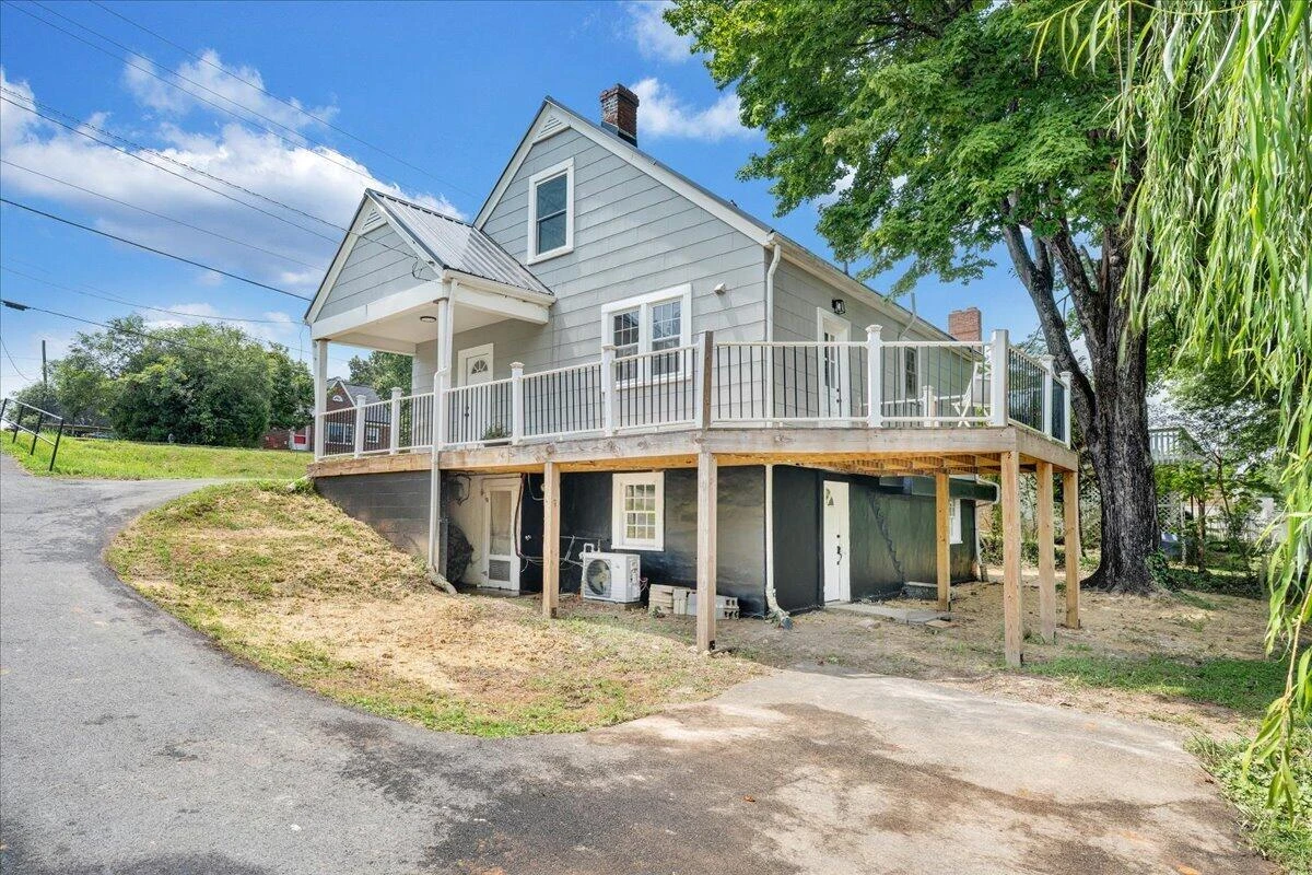 207 Greyson ST - Photo 3