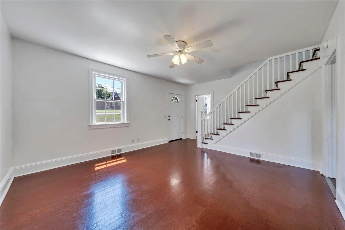 207 Greyson ST - Photo 7