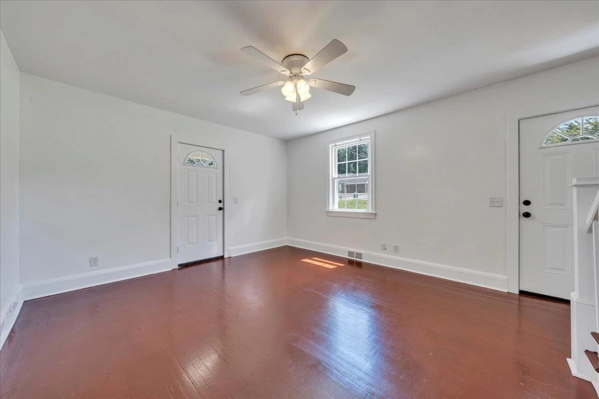 207 Greyson ST - Photo 8