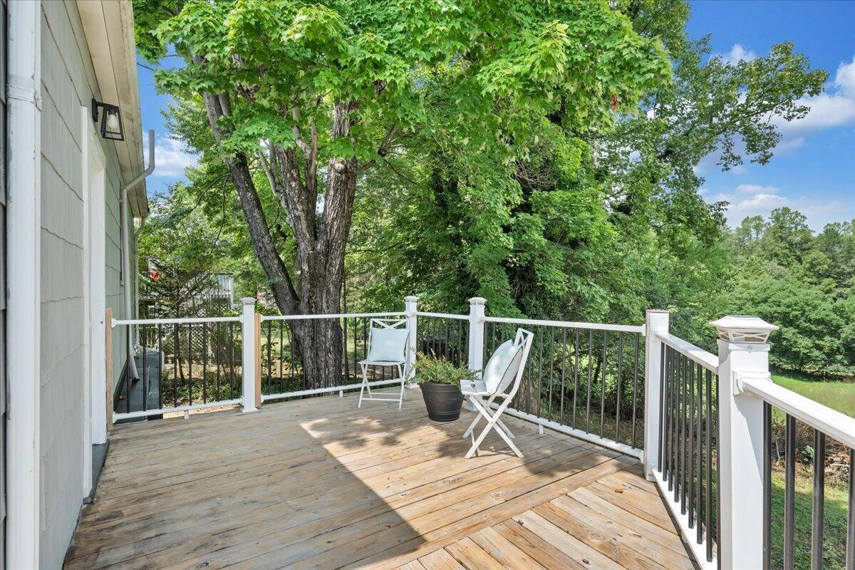 207 Greyson ST - Photo 37