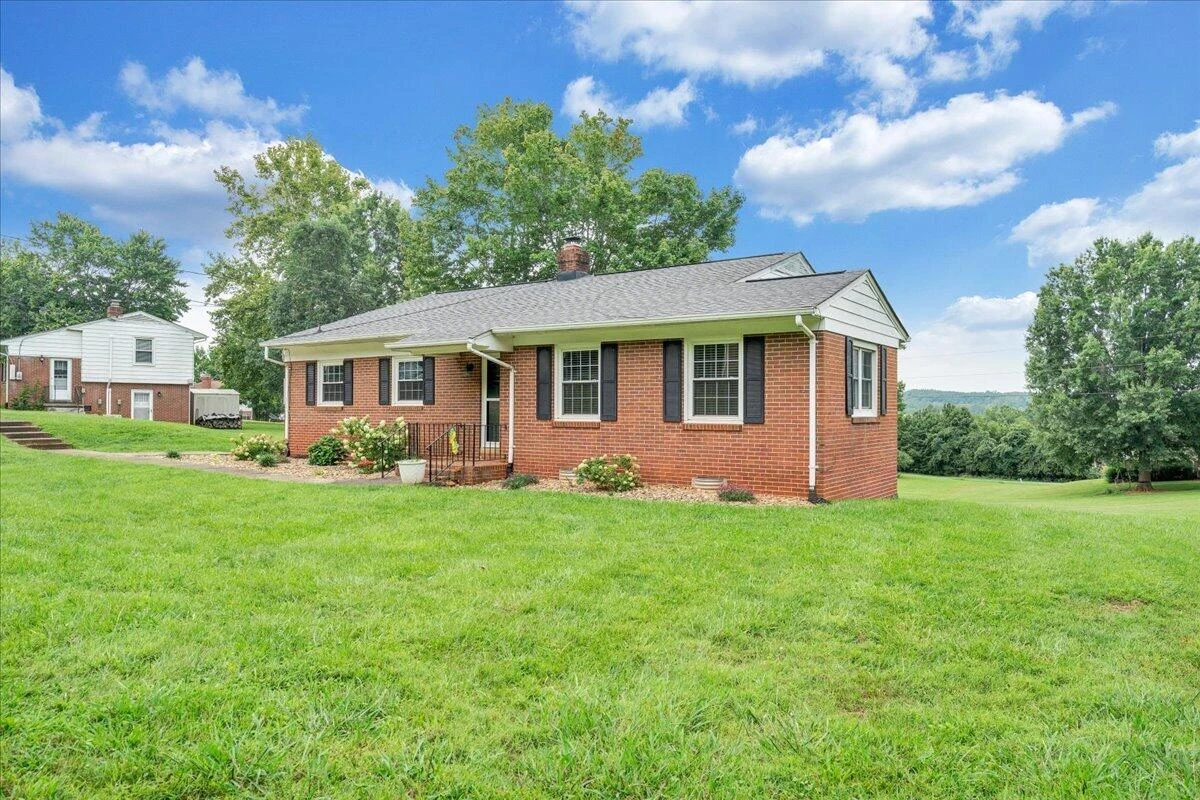 235 Arthur CIR - Photo 3
