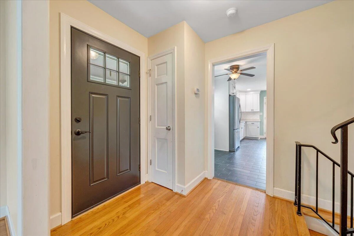 235 Arthur CIR - Photo 4