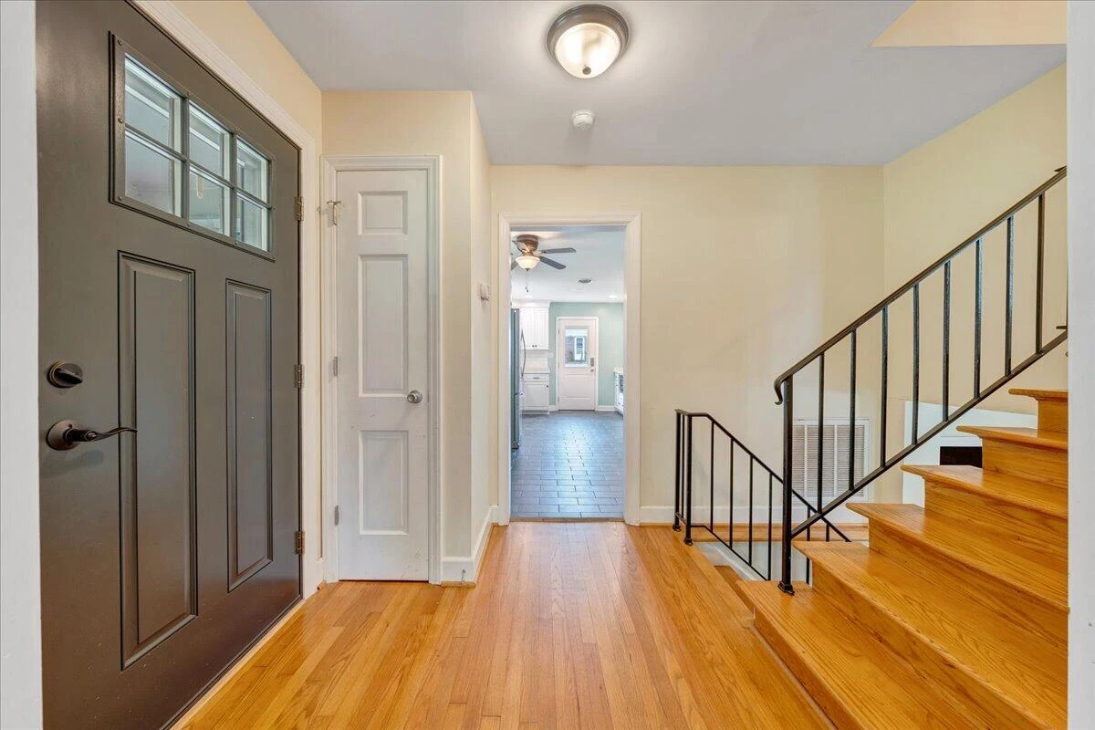 235 Arthur CIR - Photo 5