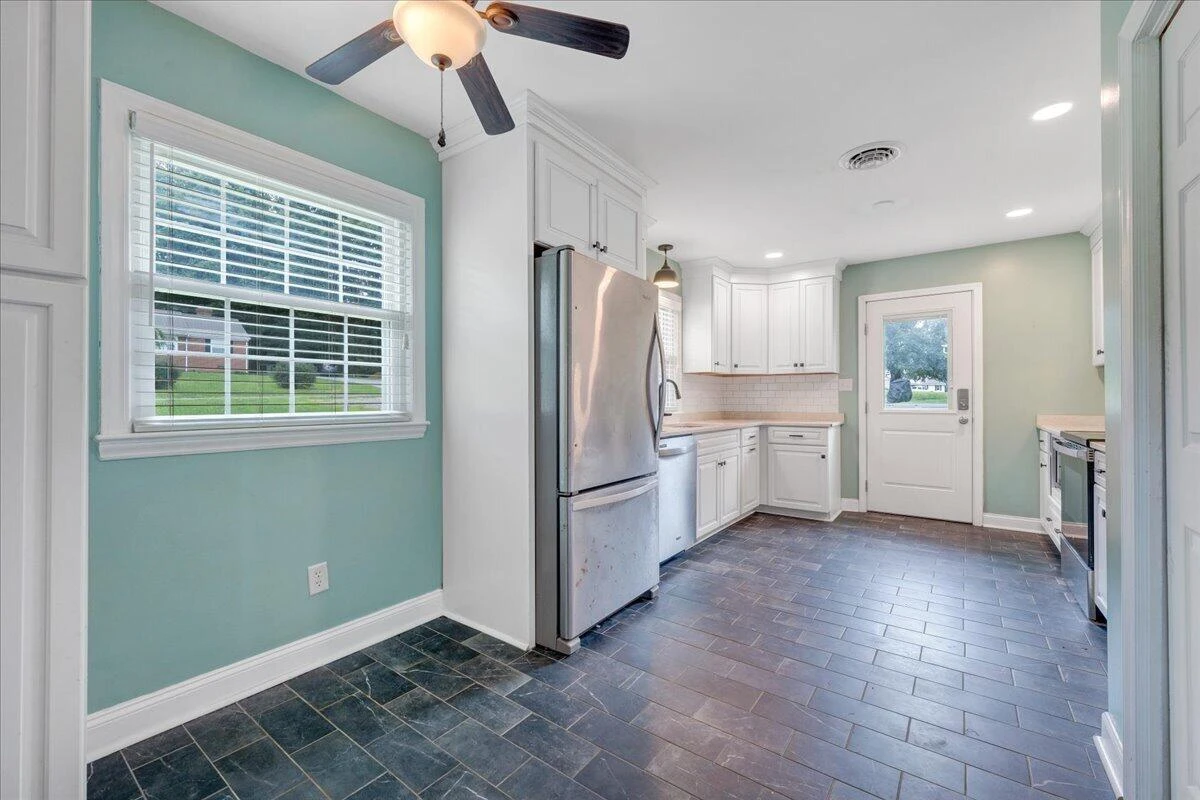 235 Arthur CIR - Photo 12