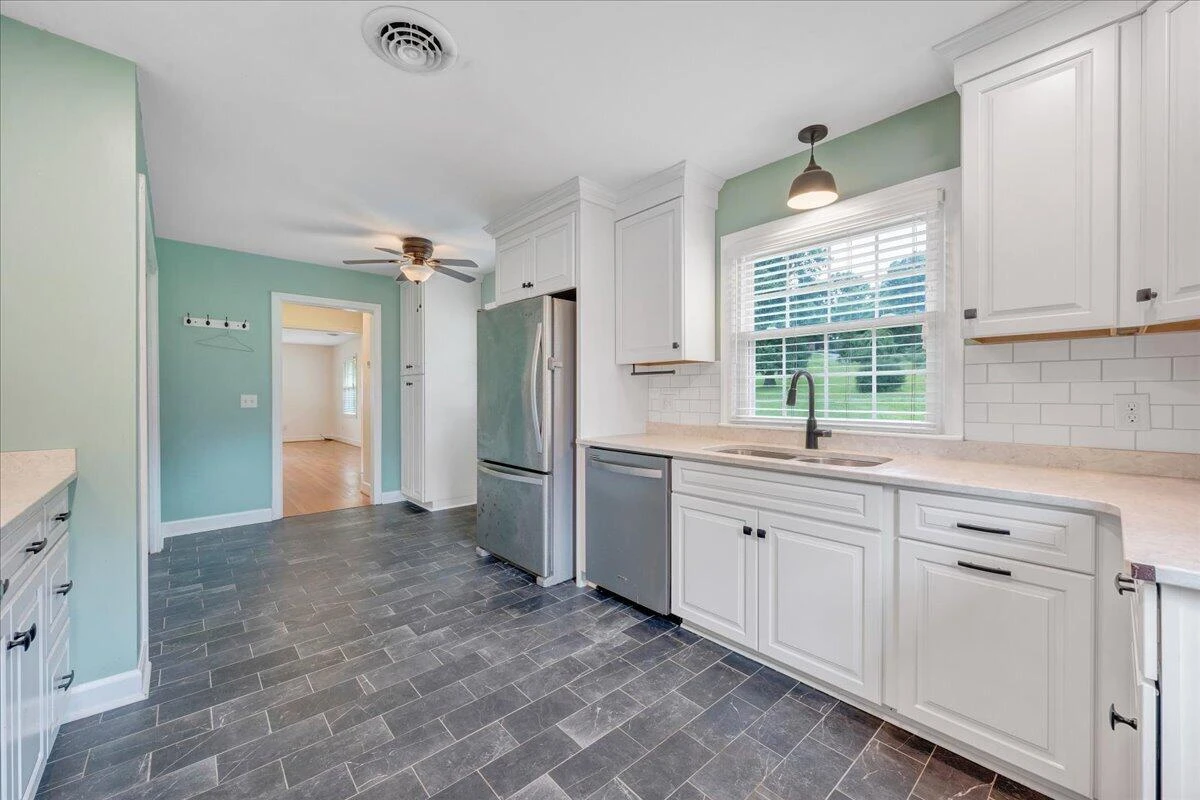 235 Arthur CIR - Photo 15
