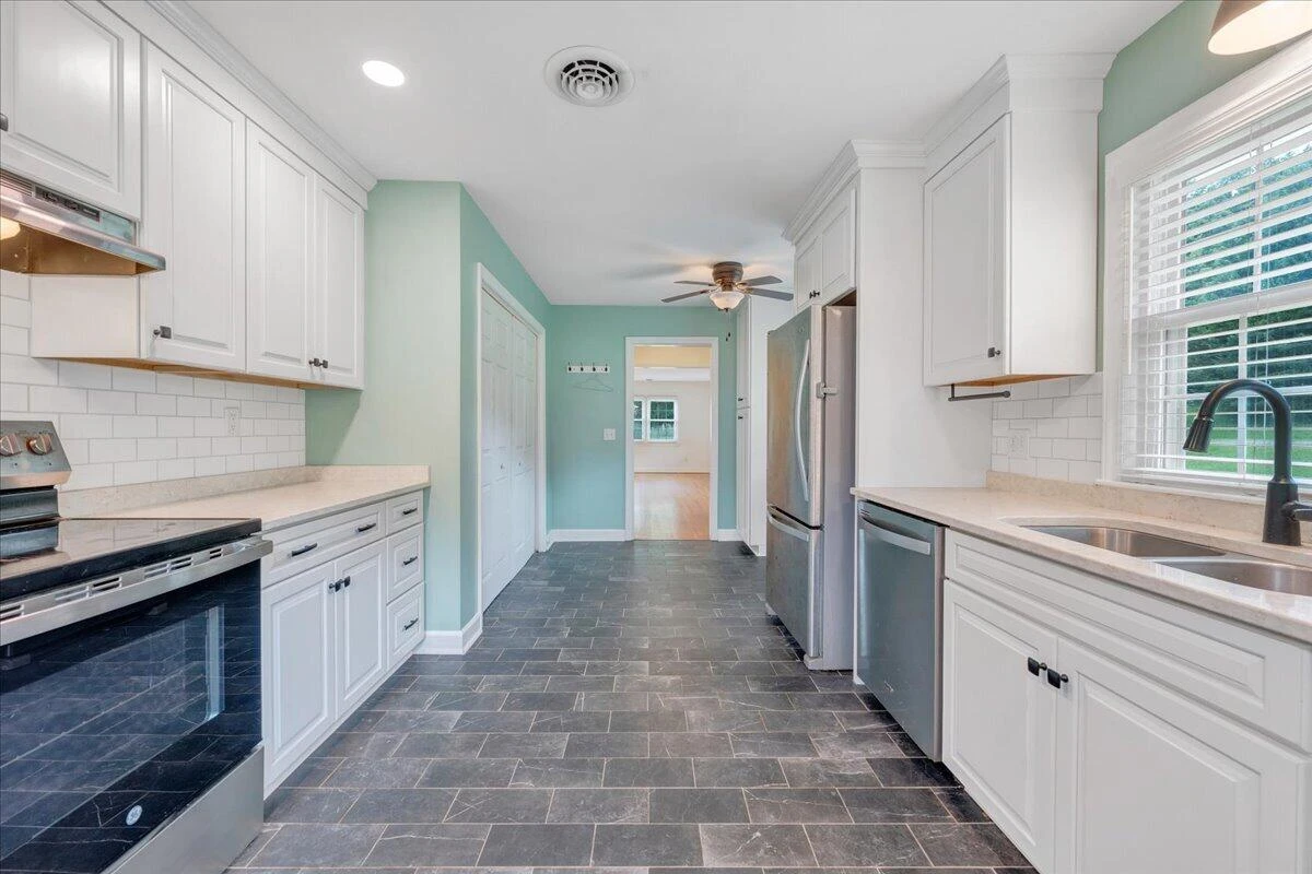 235 Arthur CIR - Photo 17