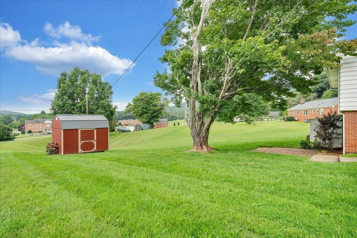 235 Arthur CIR - Photo 32