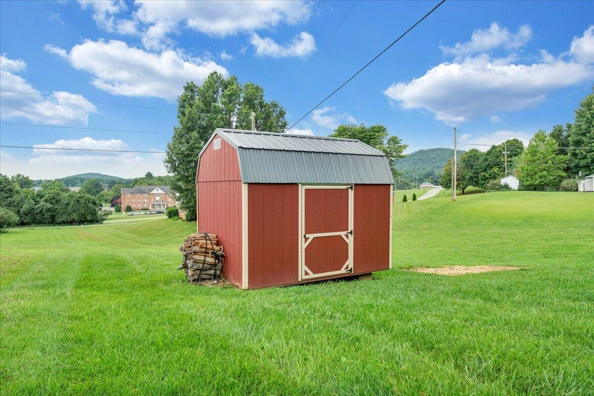 235 Arthur CIR - Photo 33