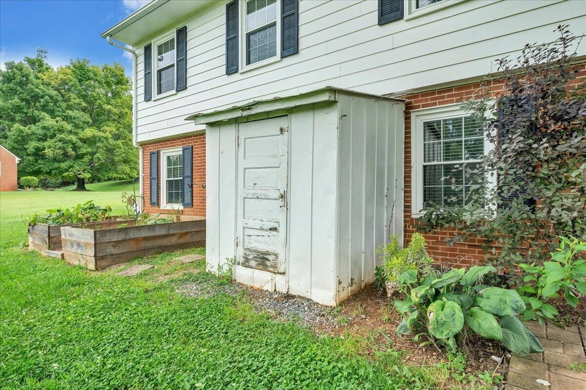 235 Arthur CIR - Photo 35