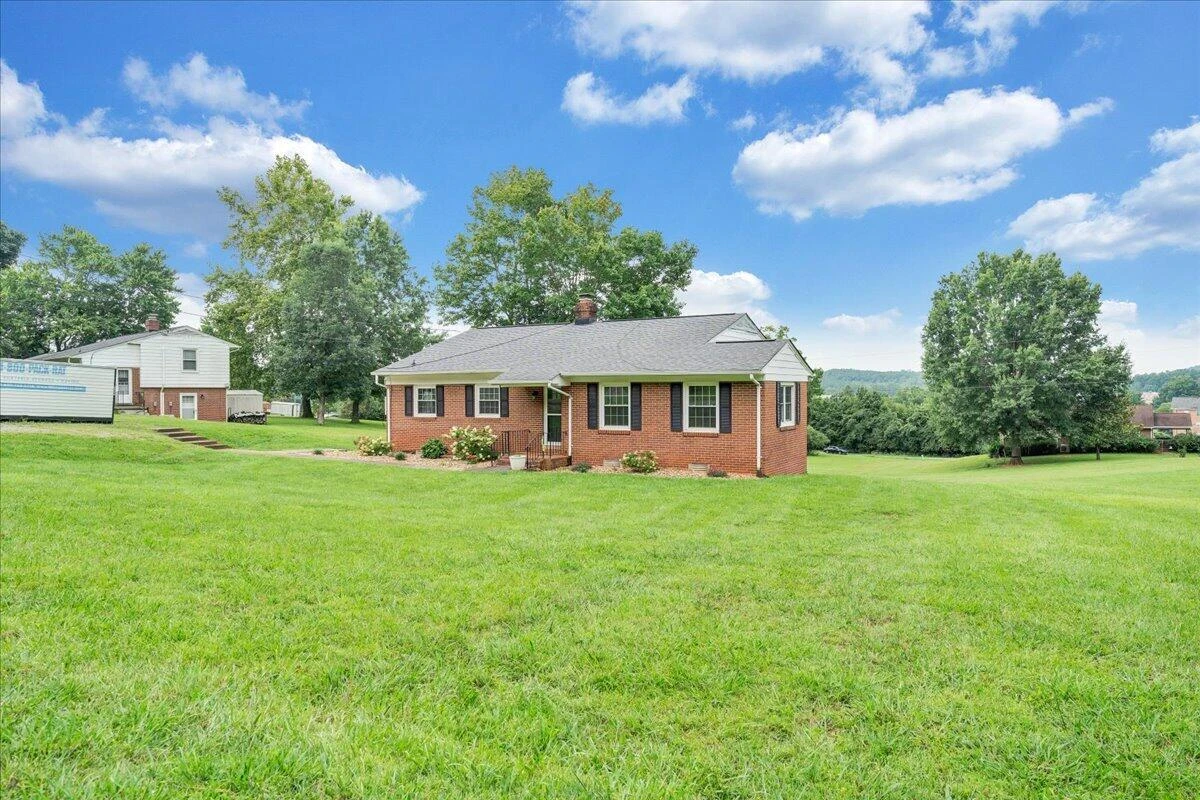 235 Arthur CIR - Photo 40