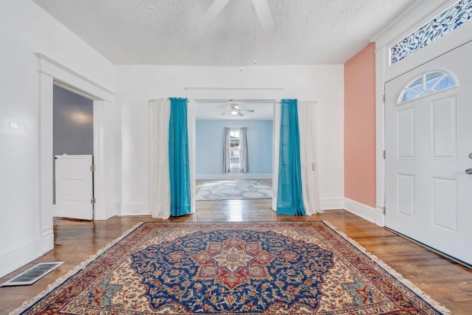 918 Dale AVE SE - Photo 5