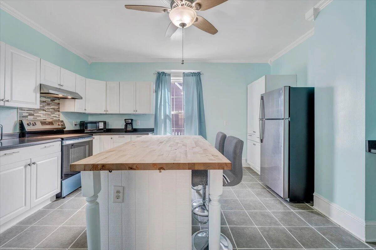 918 Dale AVE SE - Photo 16