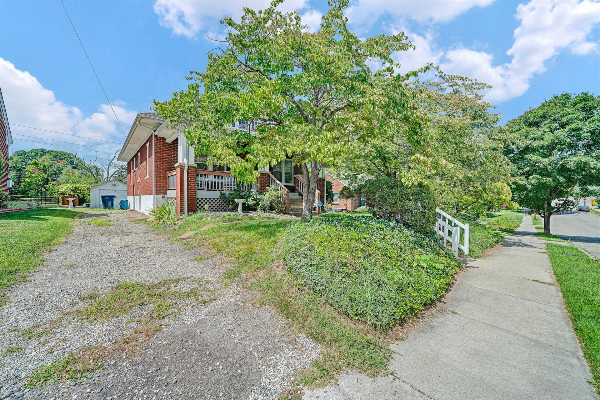 1333 Brighton RD SW - Photo 2