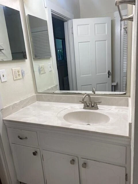 4709 Colonial AVE - Photo 10